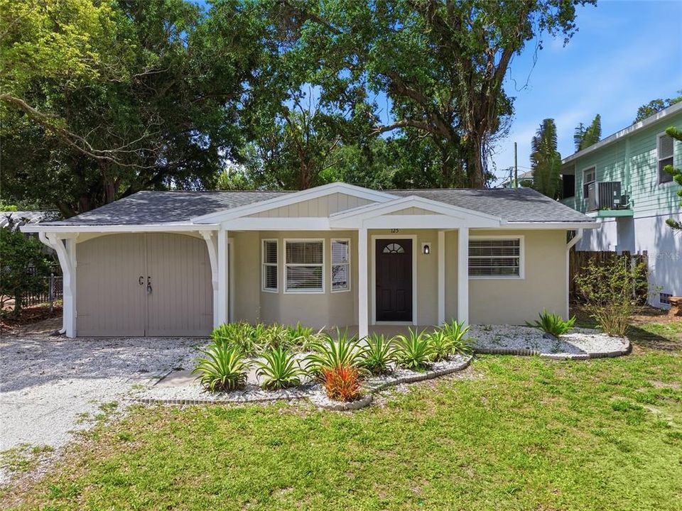 For Sale: $425,000 (3 beds, 2 baths, 1097 Square Feet)