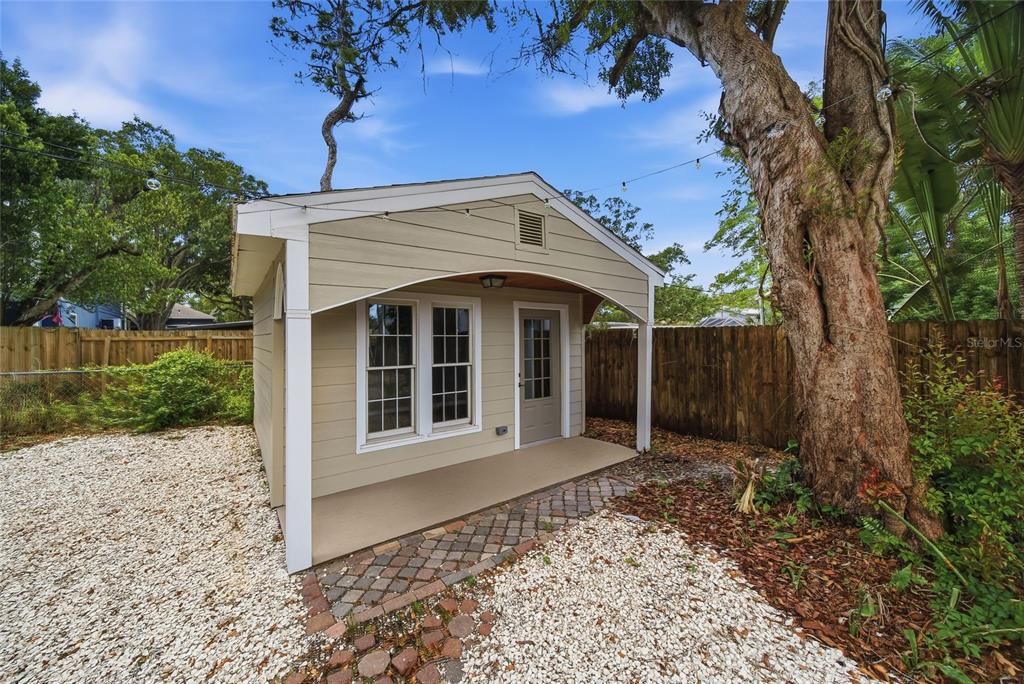 For Sale: $425,000 (3 beds, 2 baths, 1097 Square Feet)