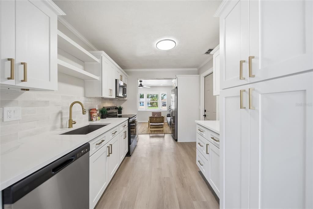 For Sale: $425,000 (3 beds, 2 baths, 1097 Square Feet)