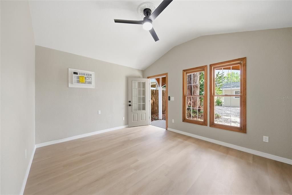 For Sale: $425,000 (3 beds, 2 baths, 1097 Square Feet)