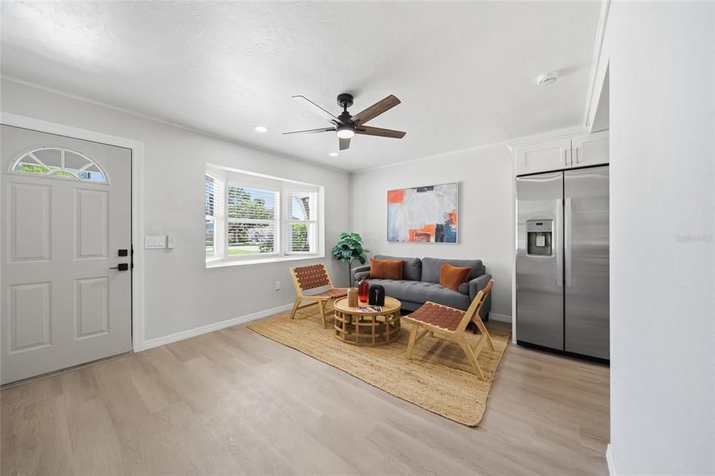For Sale: $425,000 (3 beds, 2 baths, 1097 Square Feet)
