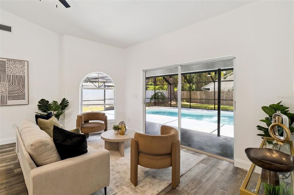 Activo con contrato: $375,000 (4 camas, 2 baños, 1509 Pies cuadrados)