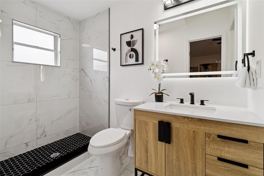 Activo con contrato: $375,000 (4 camas, 2 baños, 1509 Pies cuadrados)