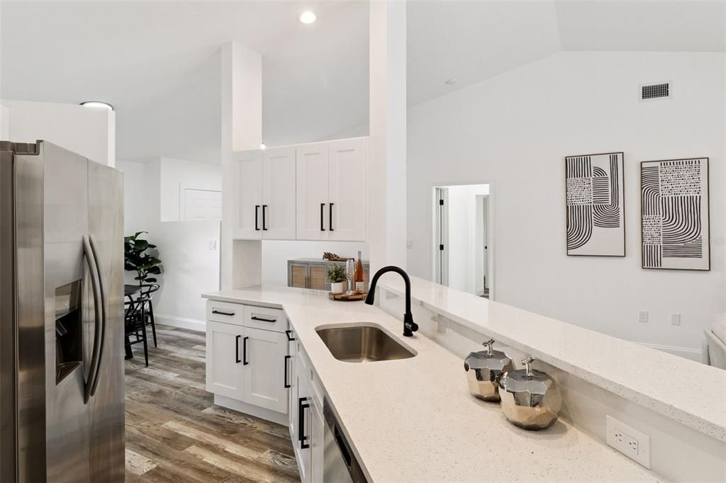 Activo con contrato: $375,000 (4 camas, 2 baños, 1509 Pies cuadrados)