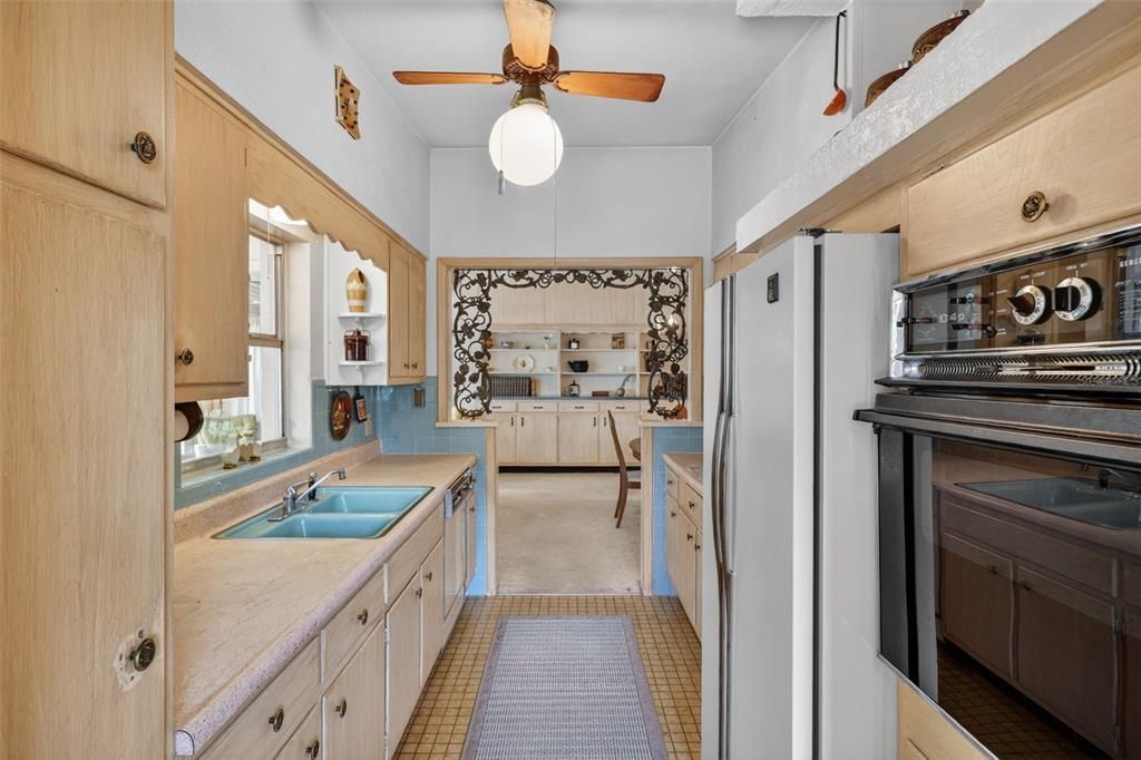 For Sale: $449,900 (3 beds, 2 baths, 1724 Square Feet)