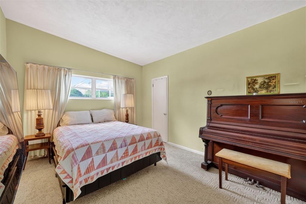 For Sale: $449,900 (3 beds, 2 baths, 1724 Square Feet)