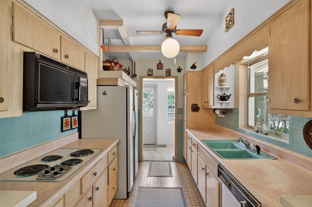 For Sale: $449,900 (3 beds, 2 baths, 1724 Square Feet)
