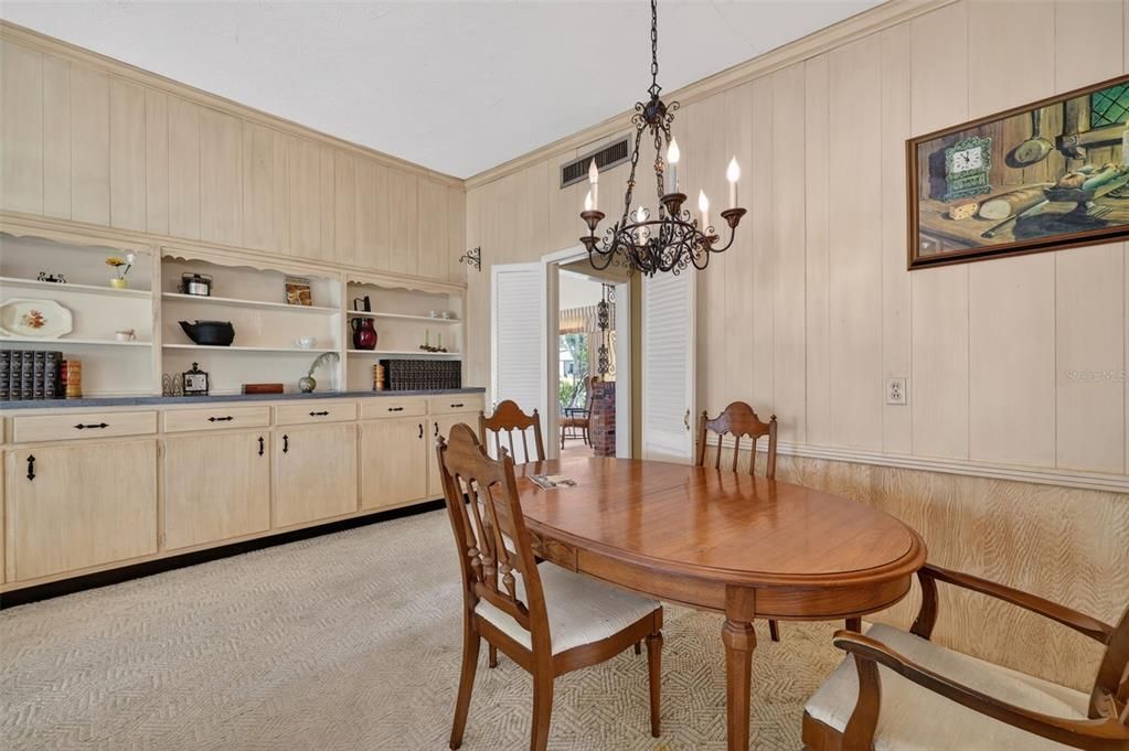For Sale: $449,900 (3 beds, 2 baths, 1724 Square Feet)