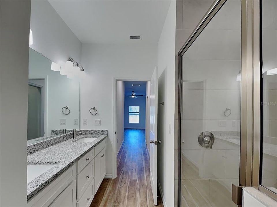 Activo con contrato: $299,900 (3 camas, 2 baños, 1548 Pies cuadrados)