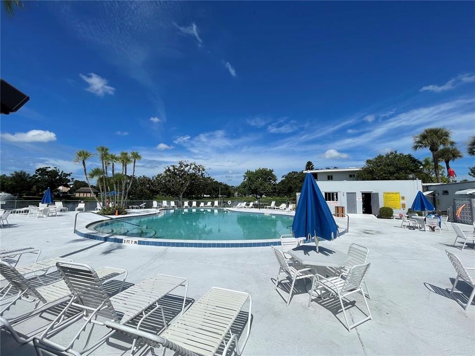 For Sale: $79,900 (1 beds, 1 baths, 608 Square Feet)