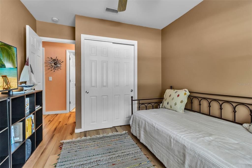 Activo con contrato: $999,999 (8 camas, 3 baños, 2211 Pies cuadrados)