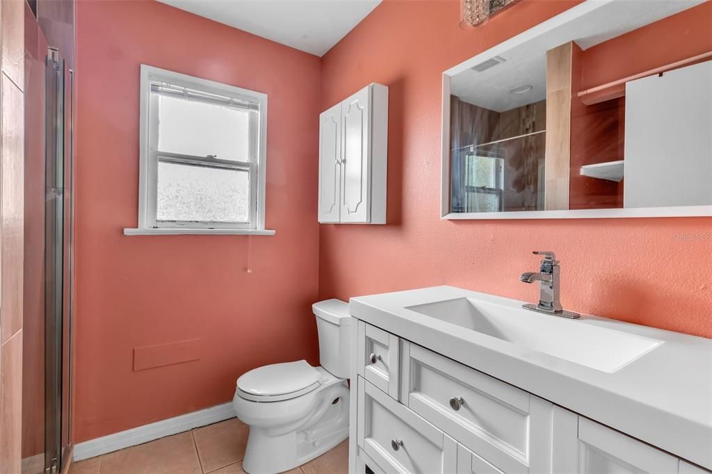 Activo con contrato: $999,999 (8 camas, 3 baños, 2211 Pies cuadrados)