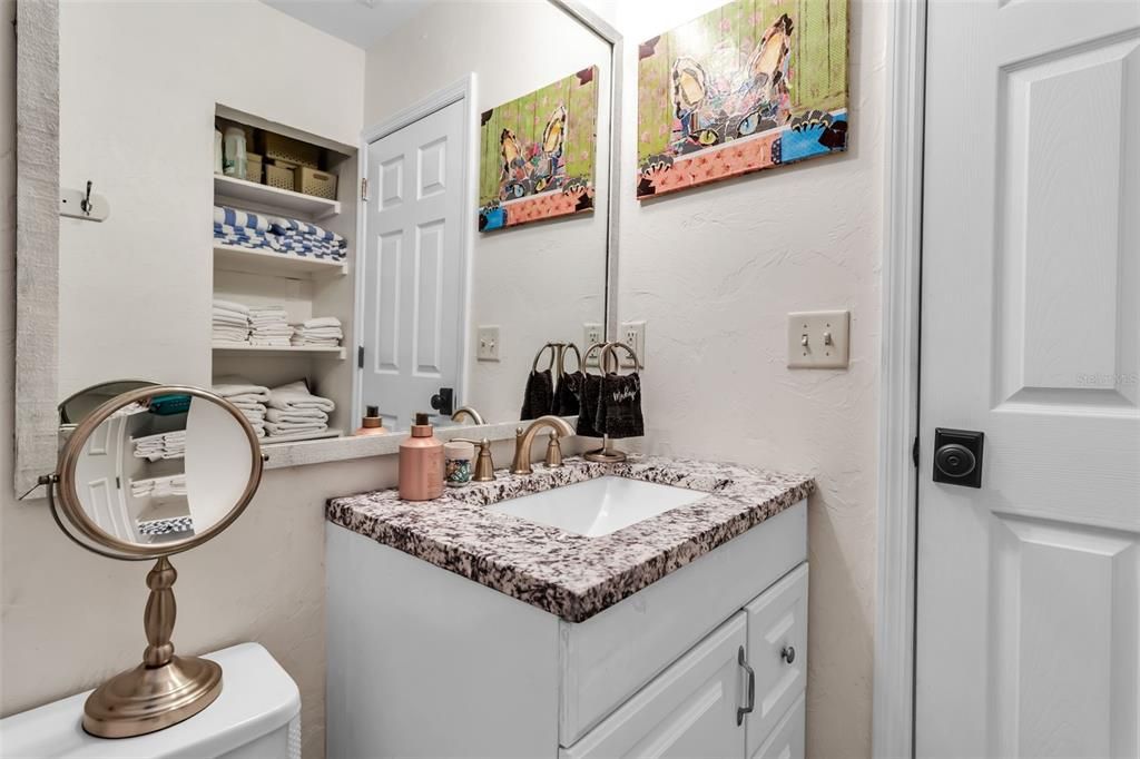 Activo con contrato: $999,999 (8 camas, 3 baños, 2211 Pies cuadrados)