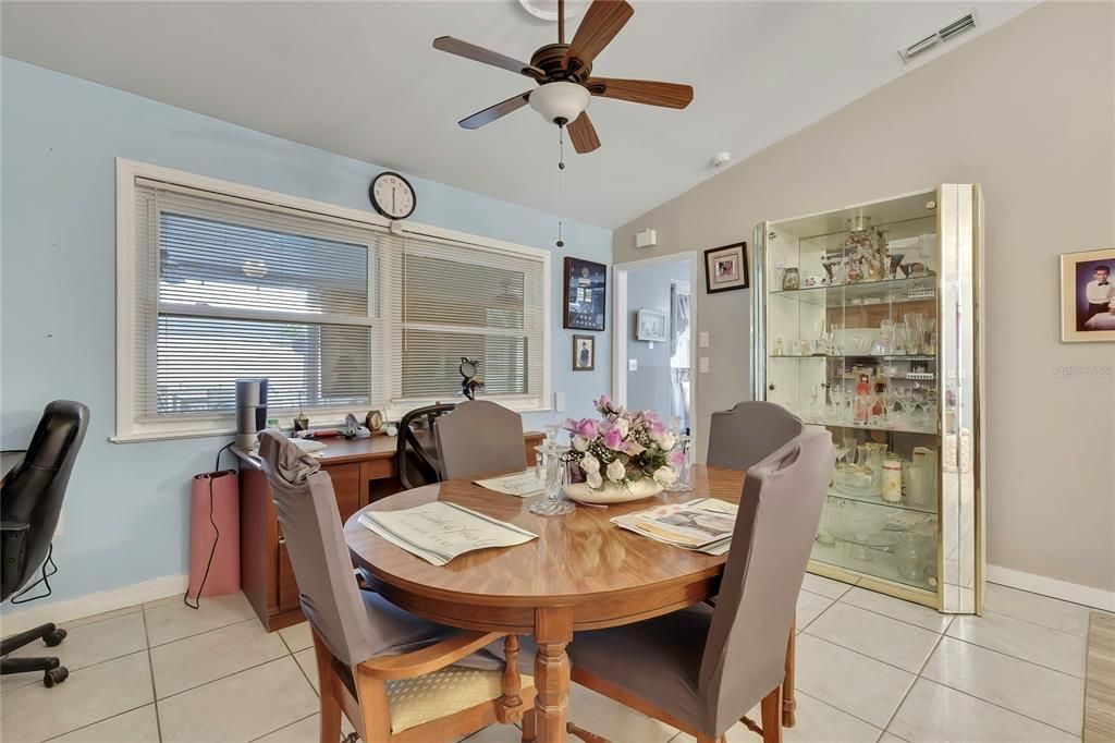 For Sale: $270,000 (2 beds, 2 baths, 1404 Square Feet)