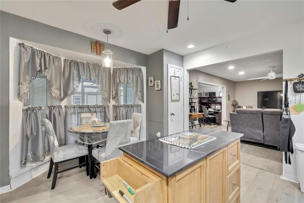 For Sale: $270,000 (2 beds, 2 baths, 1404 Square Feet)