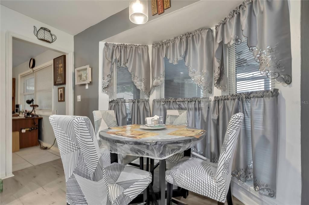 For Sale: $270,000 (2 beds, 2 baths, 1404 Square Feet)