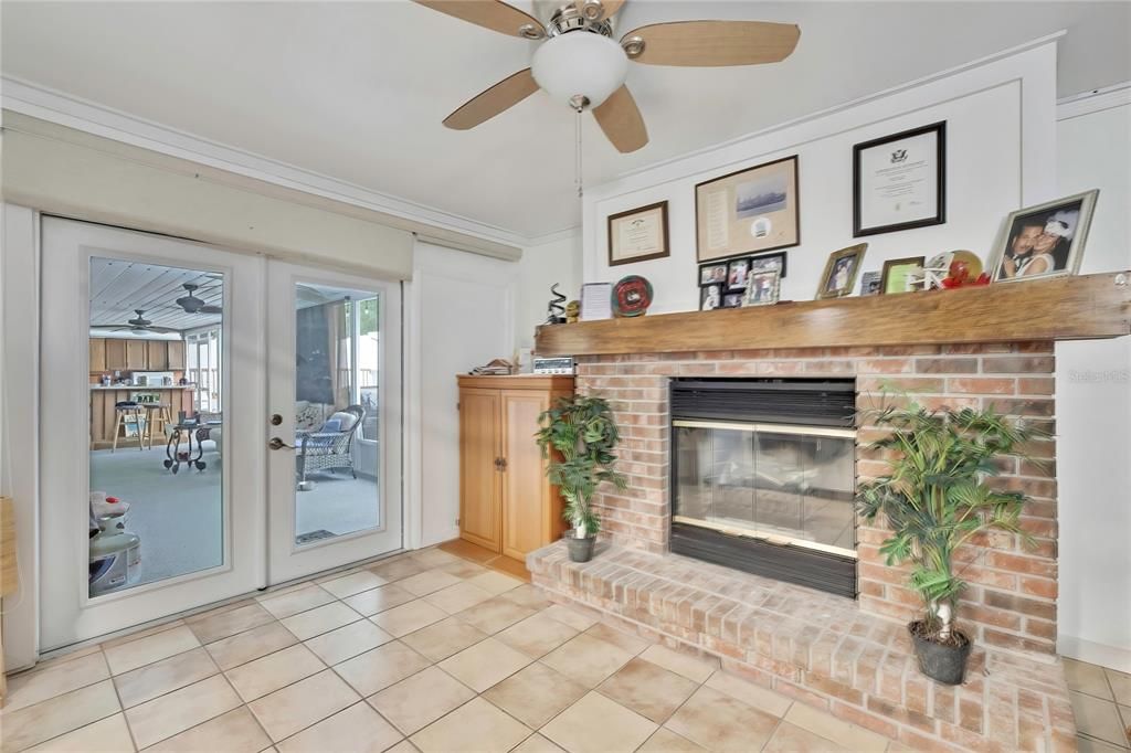 For Sale: $270,000 (2 beds, 2 baths, 1404 Square Feet)