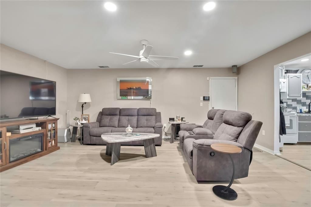 For Sale: $270,000 (2 beds, 2 baths, 1404 Square Feet)