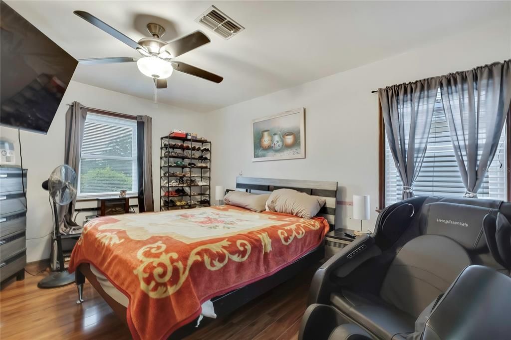 For Sale: $270,000 (2 beds, 2 baths, 1404 Square Feet)