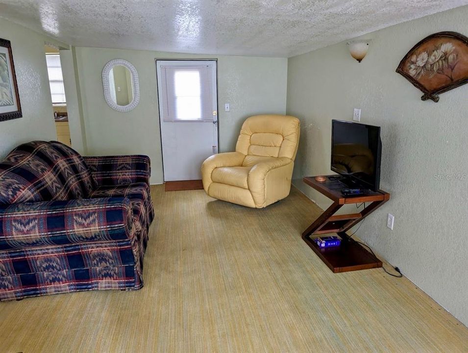На продажу: $148,000 (2 спален, 1 ванн, 990 Квадратных фут)