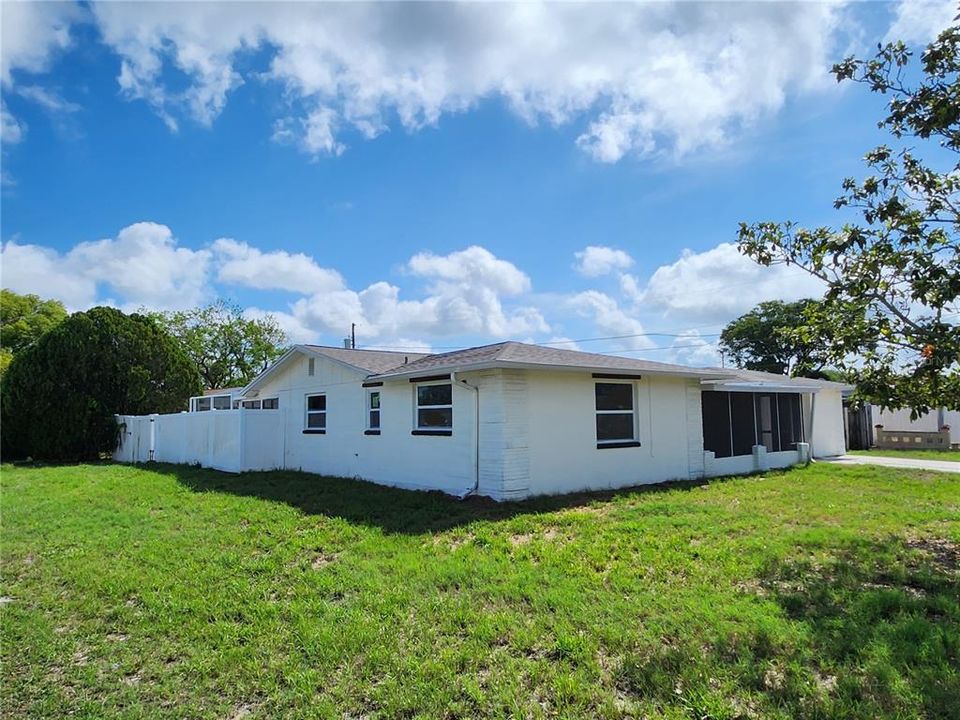 En Venta: $279,900 (2 camas, 2 baños, 1317 Pies cuadrados)
