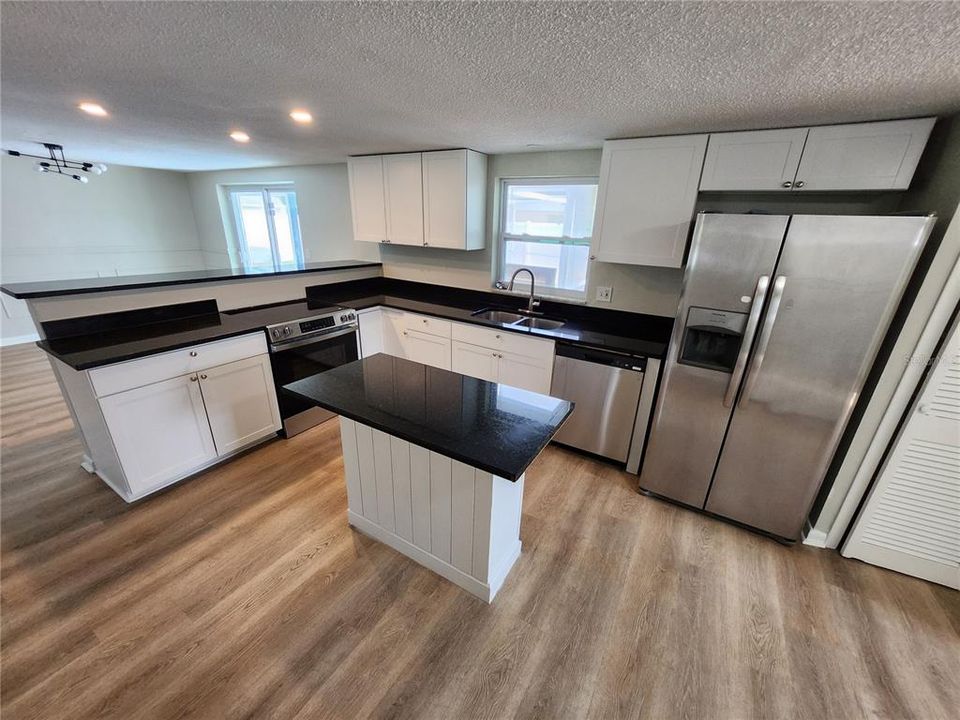 En Venta: $279,900 (2 camas, 2 baños, 1317 Pies cuadrados)