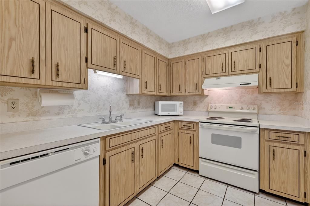 En Venta: $300,000 (3 camas, 2 baños, 1702 Pies cuadrados)