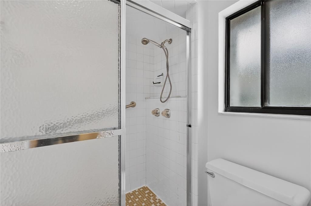 En Venta: $300,000 (3 camas, 2 baños, 1702 Pies cuadrados)