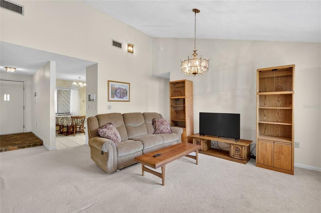 En Venta: $300,000 (3 camas, 2 baños, 1702 Pies cuadrados)