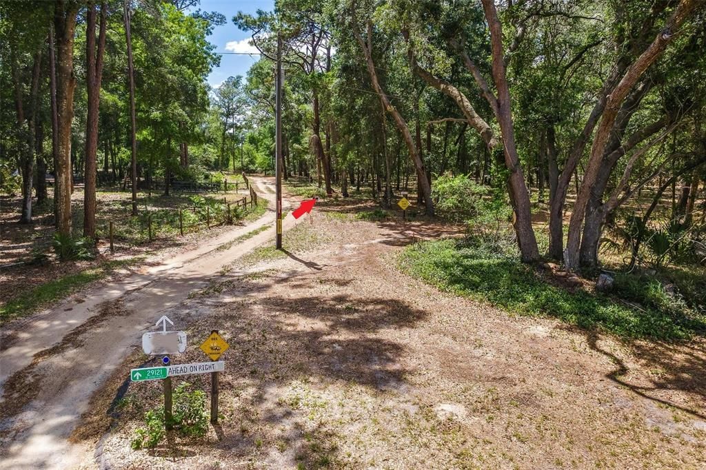 На продажу: $165,000 (2.60 acres)