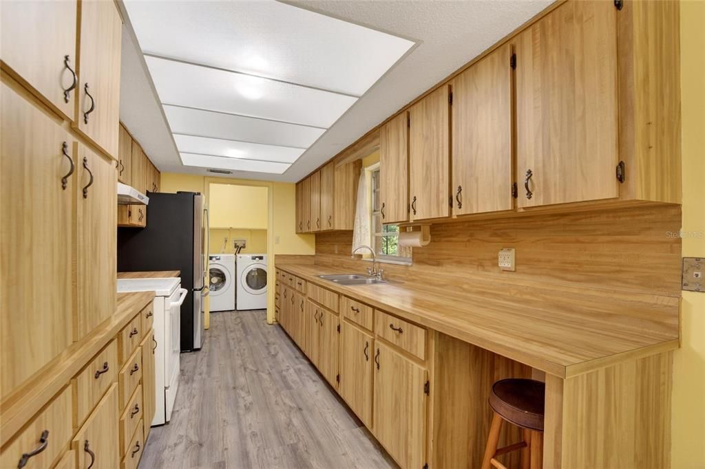 Под контрактом: $349,999 (2 спален, 2 ванн, 1332 Квадратных фут)