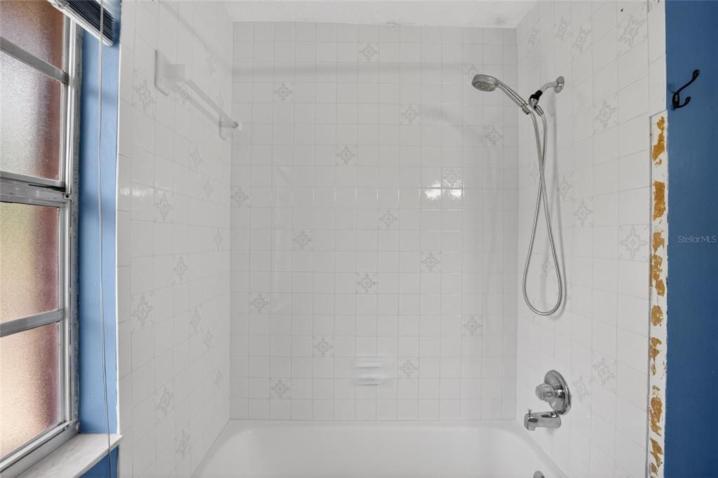 Под контрактом: $349,999 (2 спален, 2 ванн, 1332 Квадратных фут)