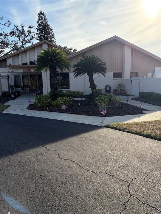 For Sale: $129,000 (2 beds, 2 baths, 1114 Square Feet)