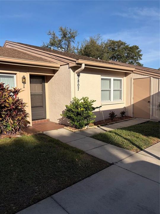 For Sale: $129,000 (2 beds, 2 baths, 1114 Square Feet)