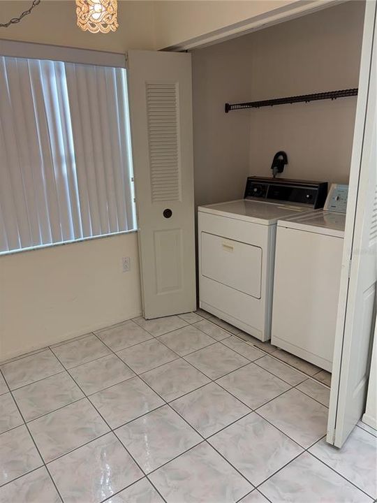 For Sale: $129,000 (2 beds, 2 baths, 1114 Square Feet)