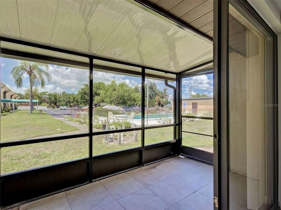 For Sale: $199,900 (2 beds, 2 baths, 1014 Square Feet)