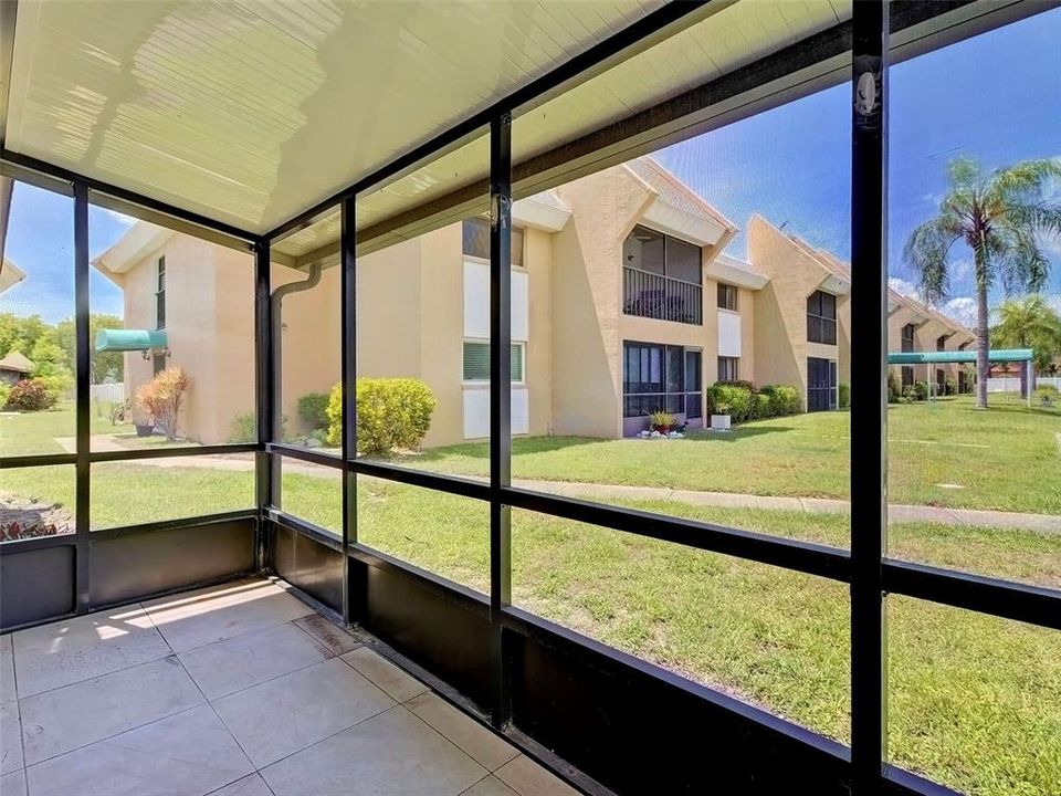 For Sale: $199,900 (2 beds, 2 baths, 1014 Square Feet)