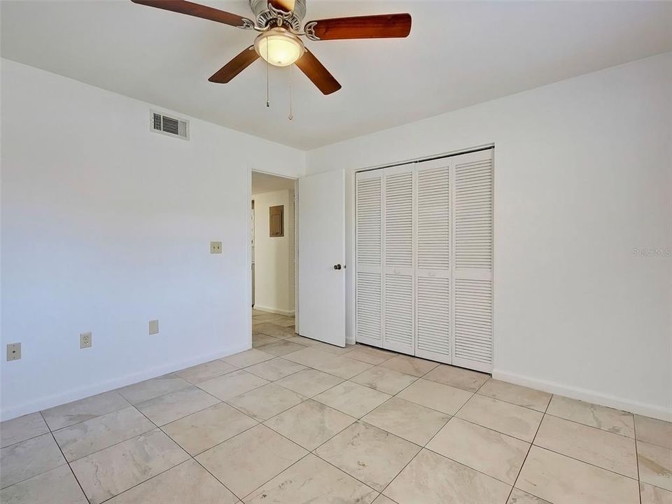 For Sale: $199,900 (2 beds, 2 baths, 1014 Square Feet)