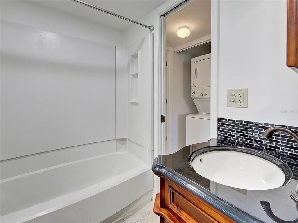 For Sale: $199,900 (2 beds, 2 baths, 1014 Square Feet)