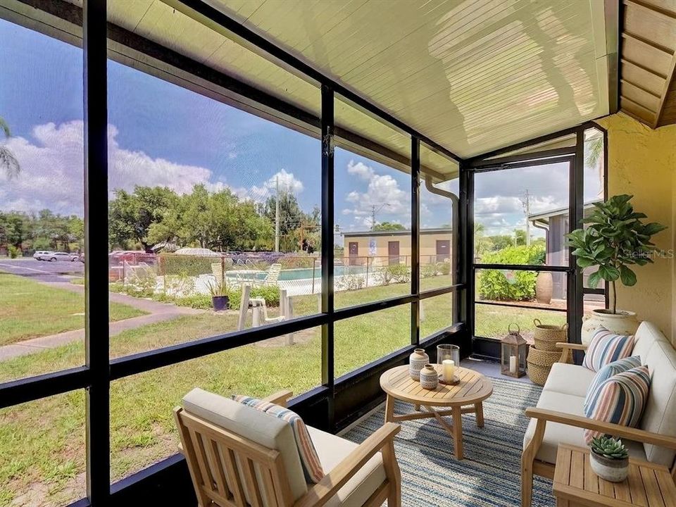 For Sale: $199,900 (2 beds, 2 baths, 1014 Square Feet)