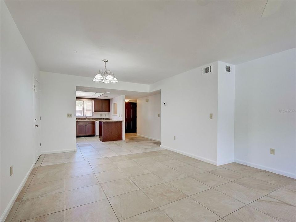 For Sale: $199,900 (2 beds, 2 baths, 1014 Square Feet)