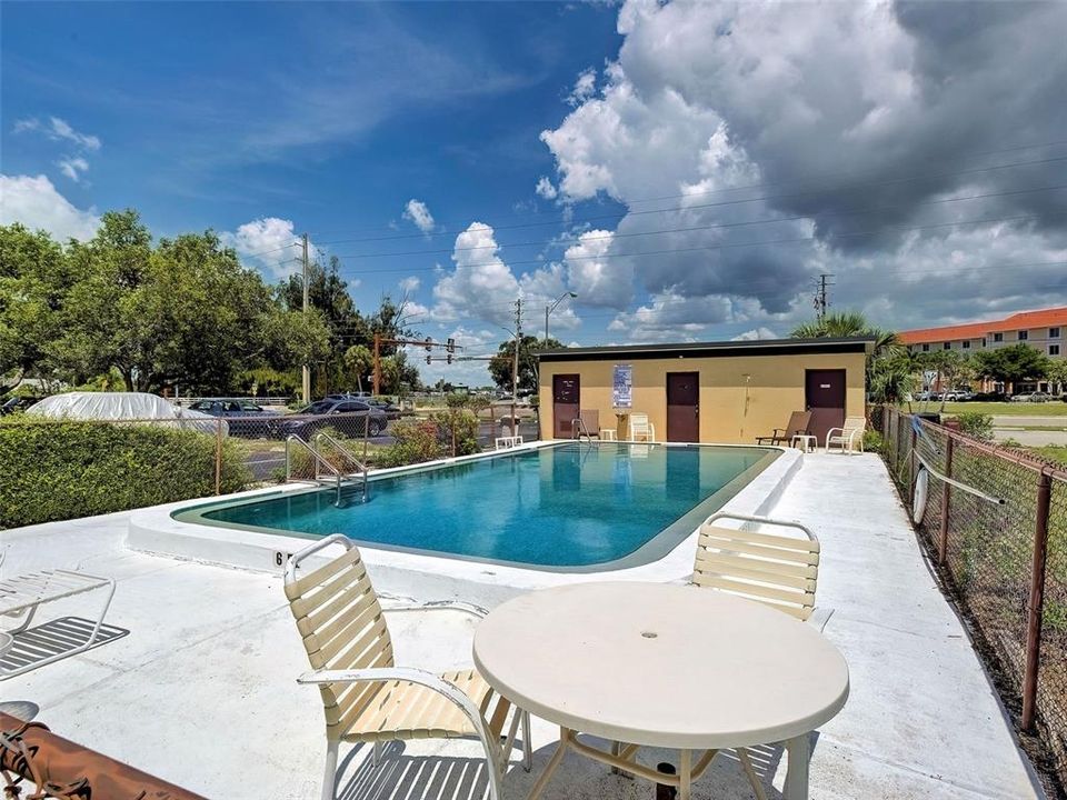 For Sale: $199,900 (2 beds, 2 baths, 1014 Square Feet)