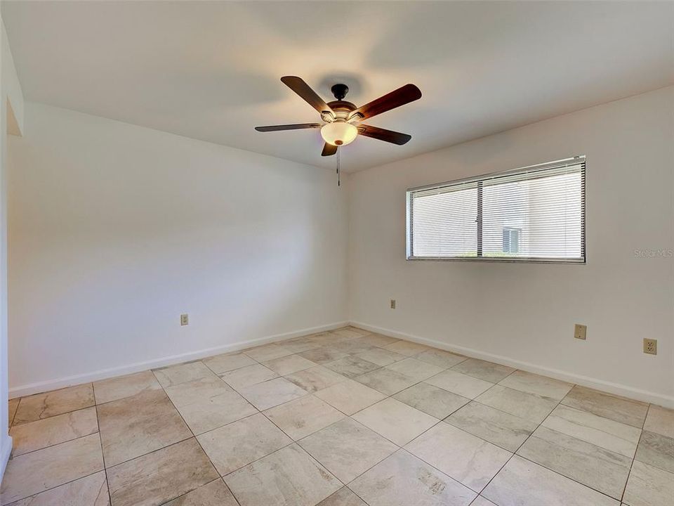 For Sale: $199,900 (2 beds, 2 baths, 1014 Square Feet)