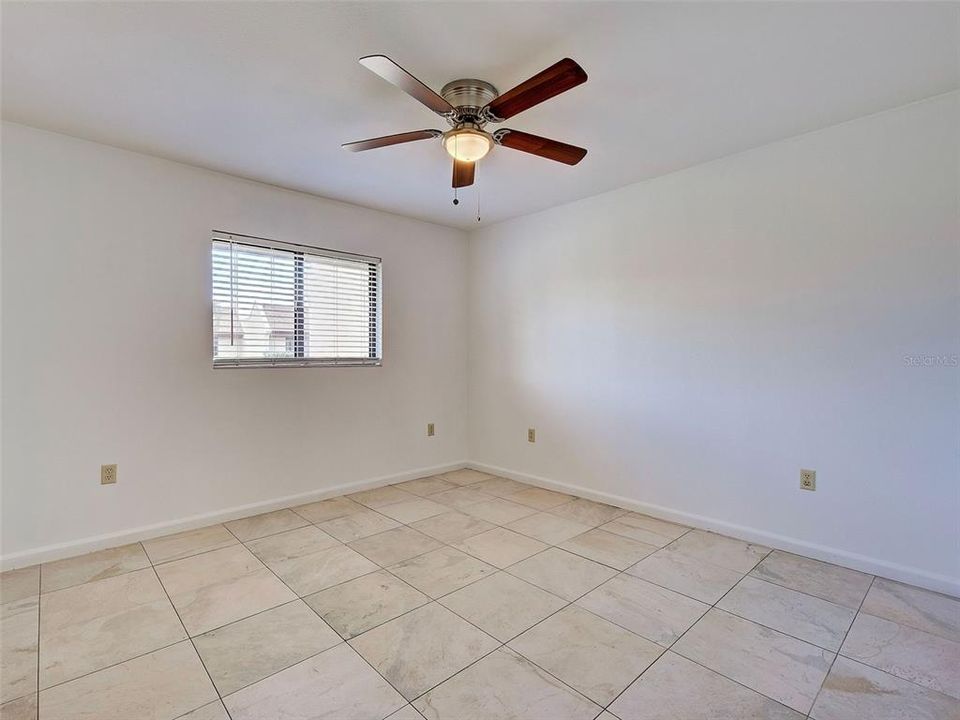 For Sale: $199,900 (2 beds, 2 baths, 1014 Square Feet)