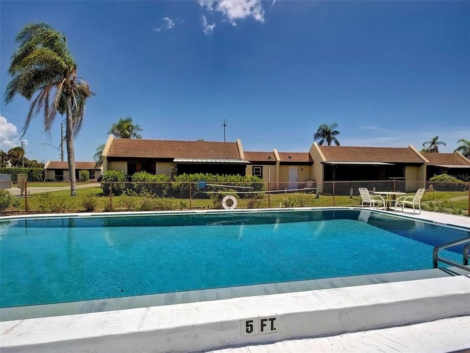 For Sale: $199,900 (2 beds, 2 baths, 1014 Square Feet)