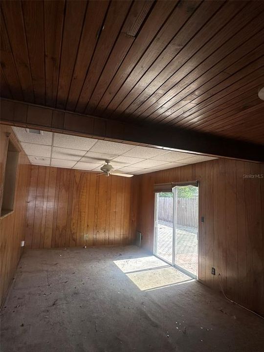 Под контрактом: $299,000 (3 спален, 2 ванн, 1710 Квадратных фут)