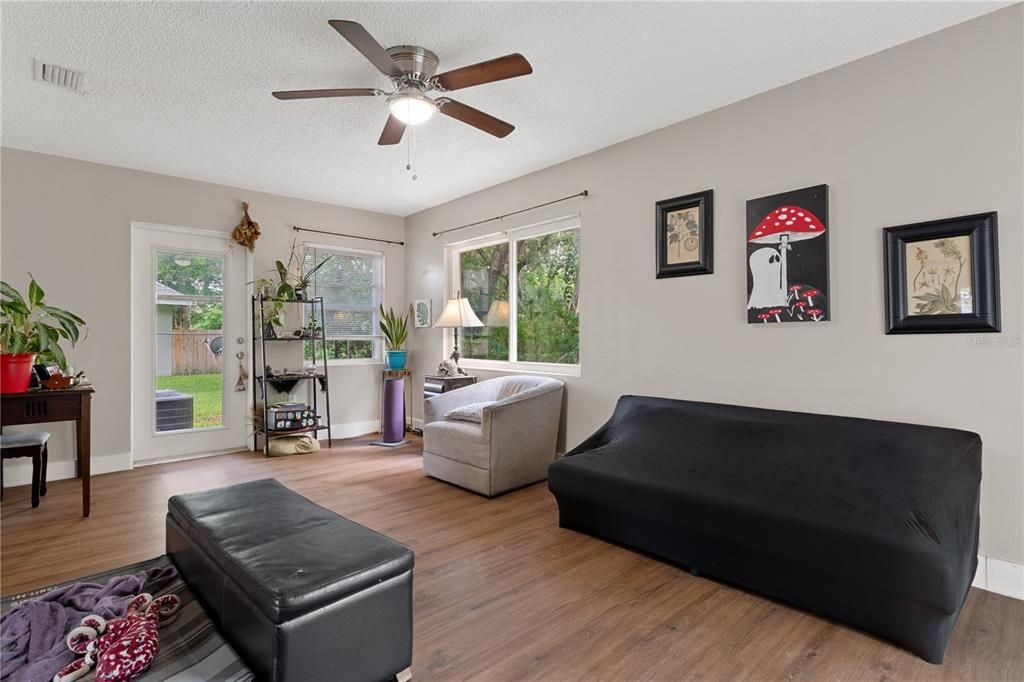 For Sale: $280,000 (3 beds, 2 baths, 1306 Square Feet)