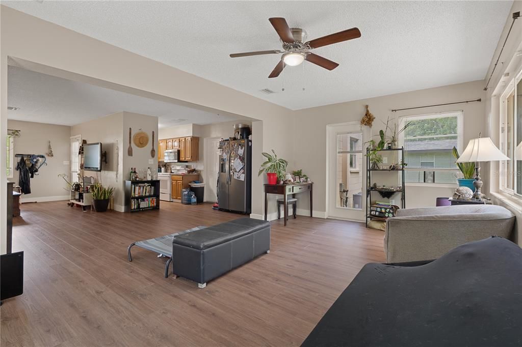For Sale: $280,000 (3 beds, 2 baths, 1306 Square Feet)