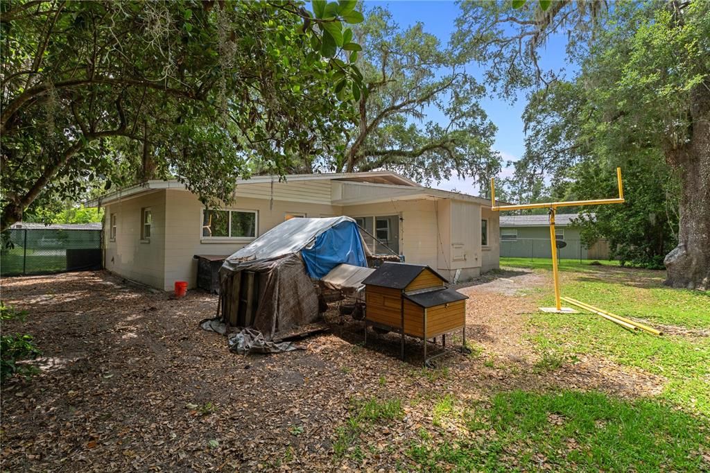 For Sale: $280,000 (3 beds, 2 baths, 1306 Square Feet)