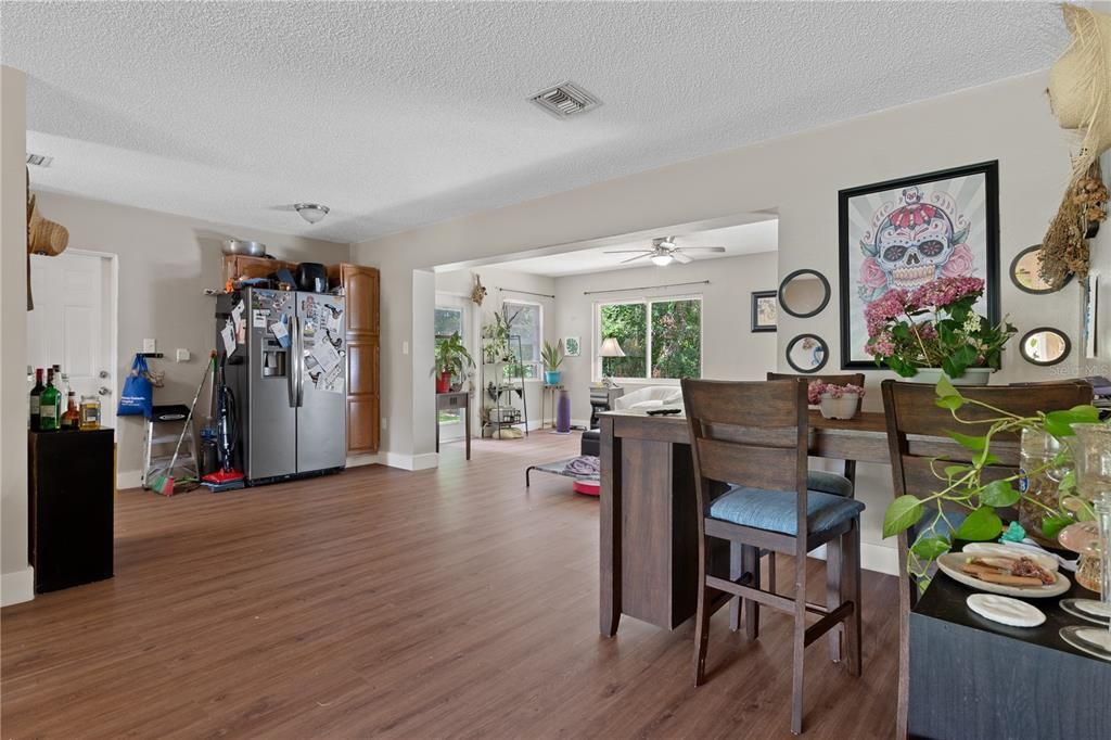 For Sale: $280,000 (3 beds, 2 baths, 1306 Square Feet)